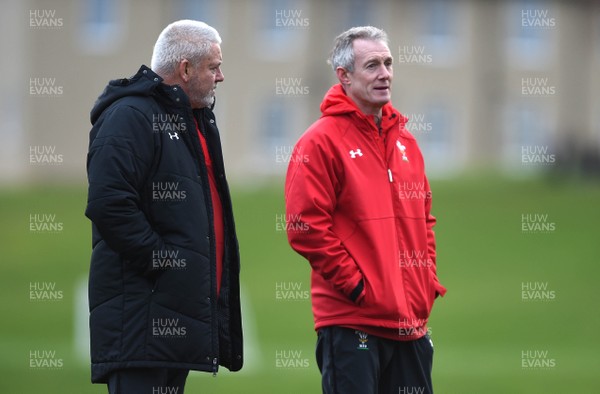 201118 - Wales Rugby Training - Warren Gatland and Rob Howley during training