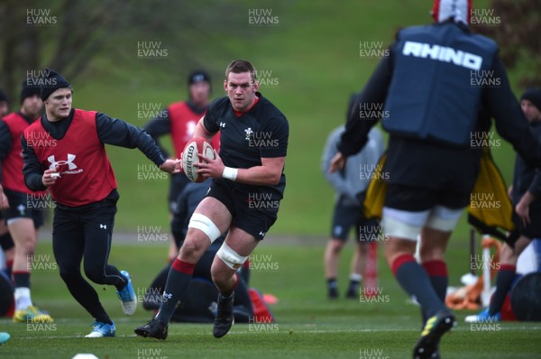 201118 - Wales Rugby Training - Dan Lydiate during training