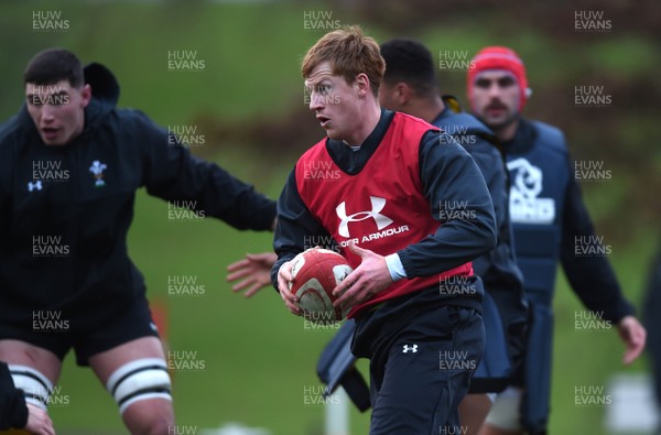 201118 - Wales Rugby Training - Rhys Patchell during training