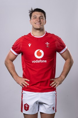 151124 - Wales Rugby Squad Portraits - Teddy Williams