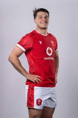 151124 - Wales Rugby Squad Portraits - Teddy Williams