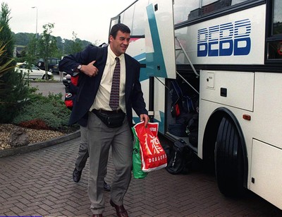 290698 - Wales Rugby team arrive home -  Paul Arnold