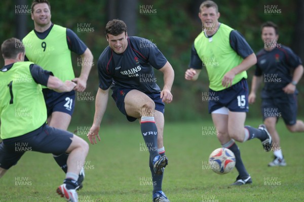 31.05.08 Wales rugby in S.Africa... Jamie Roberts looks to pass during training at Westerford High School in Cape Town.   