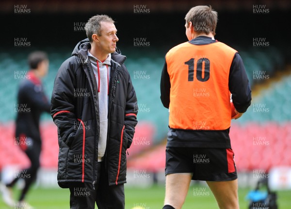 010213 - Wales Rugby Captains Run -Wales coach Rob Howley during training