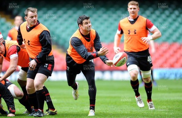 010213 - Wales Rugby Captains Run -Mike Phillips during training