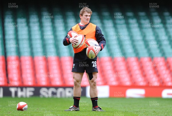 010213 - Wales Rugby Captains Run -Jonathan Davies during training