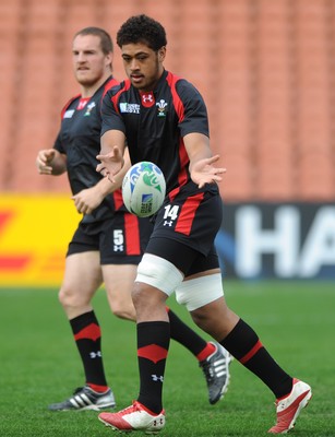 01.10.11 - Wales Rugby Captains Run - Toby Faletau during training. 