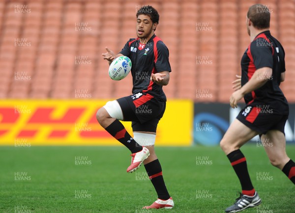 01.10.11 - Wales Rugby Captains Run - Toby Faletau during training. 
