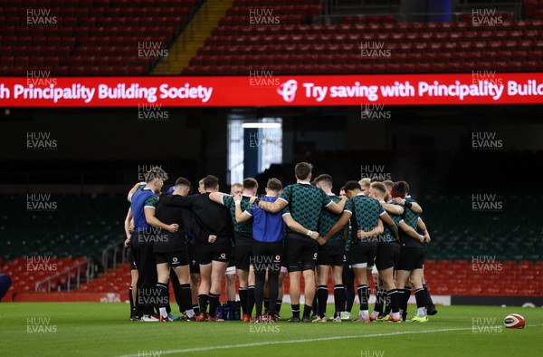 020224 - Wales Rugby Captains Run the day before the first 6 Nations game against Scotland - Team huddle