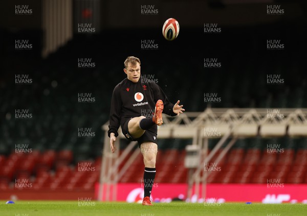 020224 - Wales Rugby Captains Run the day before the first 6 Nations game against Scotland - Nick Tompkins during training