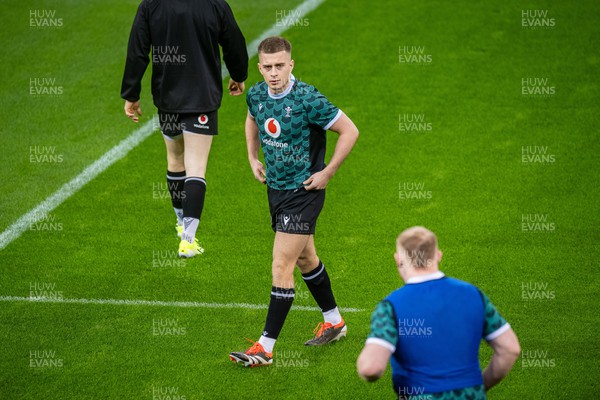 020224 - Cam Winnett of Wales takes part in the Captain’s run on the eve of the opening Guinness Six Nations match against Scotland
