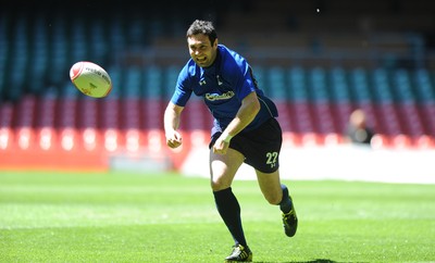 03.06.11 - Wales Rugby Captains Run - Stephen Jones during training. 