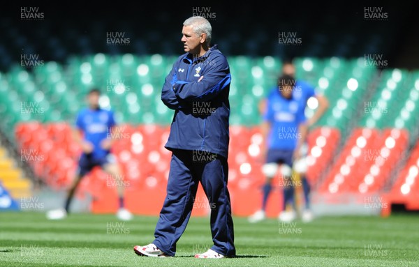 03.06.11 - Wales Rugby Captains Run - Wales head coach Warren Gatland during training. 