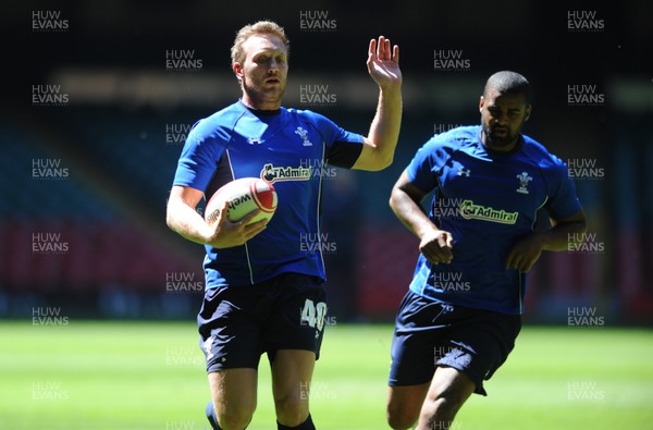 03.06.11 - Wales Rugby Captains Run - Morgan Stoddart and Aled Brew during training. 