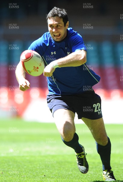 03.06.11 - Wales Rugby Captains Run - Stephen Jones during training. 