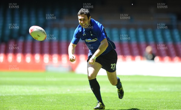 03.06.11 - Wales Rugby Captains Run - Stephen Jones during training. 