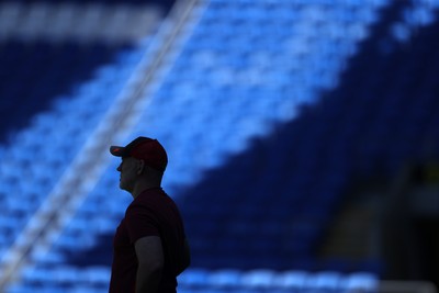 030726 - Wales Rugby Captains Run ahead of their first Nations Championship game against Fiji tomorrow in Cardiff - Steve Tandy, Head Coach during training