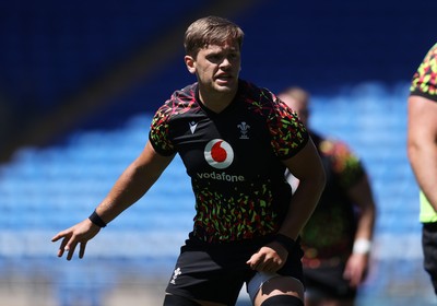 030726 - Wales Rugby Captains Run ahead of their first Nations Championship game against Fiji tomorrow in Cardiff - Alex Mann during training