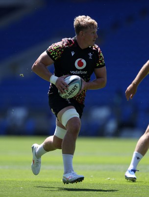 030726 - Wales Rugby Captains Run ahead of their first Nations Championship game against Fiji tomorrow in Cardiff - Jac Morgan during training