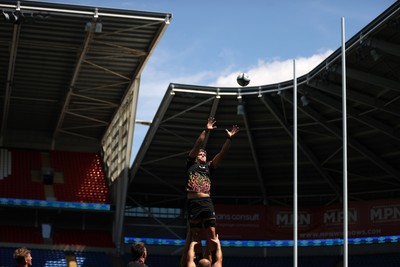 030726 - Wales Rugby Captains Run ahead of their first Nations Championship game against Fiji tomorrow in Cardiff - Alex Mann during training