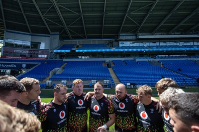 030726 - Wales Rugby Captains Run ahead of their first Nations Championship game against Fiji tomorrow in Cardiff - Dewi Lake speaks in the team huddle