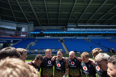 030726 - Wales Rugby Captains Run ahead of their first Nations Championship game against Fiji tomorrow in Cardiff - Dewi Lake speaks in the team huddle