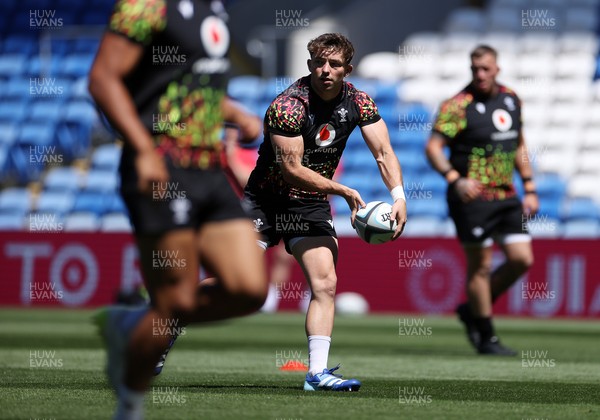 030726 - Wales Rugby Captains Run ahead of their first Nations Championship game against Fiji tomorrow in Cardiff - Dan Edwards during training