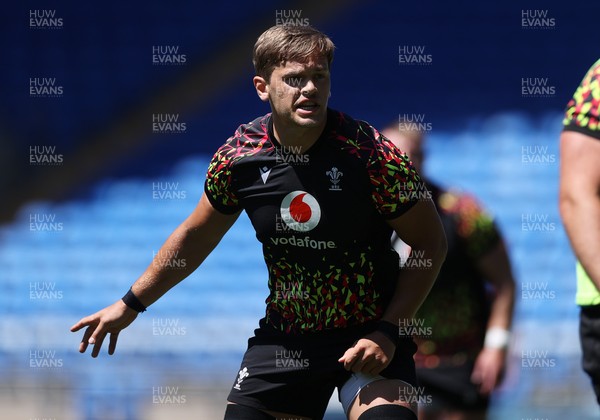 030726 - Wales Rugby Captains Run ahead of their first Nations Championship game against Fiji tomorrow in Cardiff - Alex Mann during training