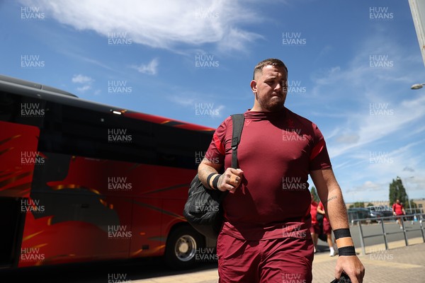 030726 - Wales Rugby Captains Run ahead of their first Nations Championship game against Fiji tomorrow in Cardiff - Sam Wainwright during training