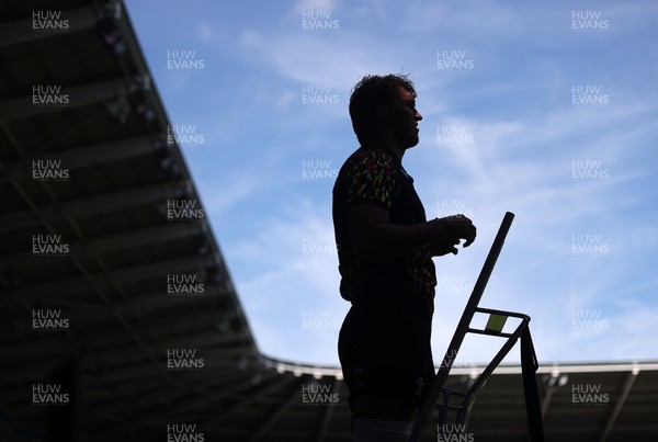 030726 - Wales Rugby Captains Run ahead of their first Nations Championship game against Fiji tomorrow in Cardiff - Teddy Williams during training