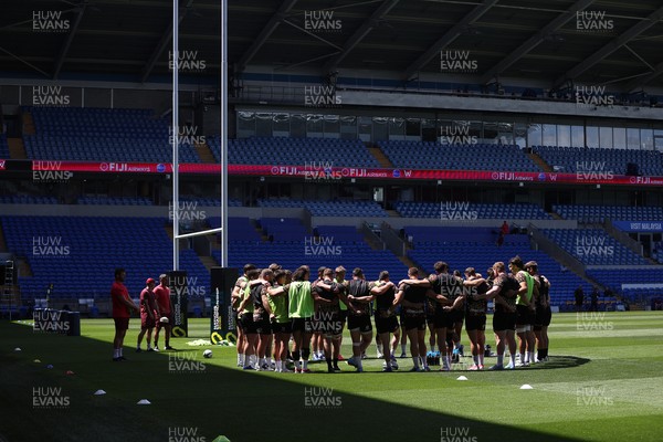 030726 - Wales Rugby Captains Run ahead of their first Nations Championship game against Fiji tomorrow in Cardiff - Team huddle