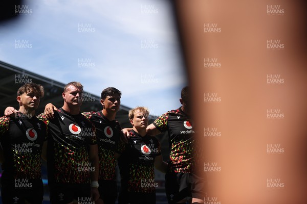 030726 - Wales Rugby Captains Run ahead of their first Nations Championship game against Fiji tomorrow in Cardiff - Dewi Lake speaks in the team huddle