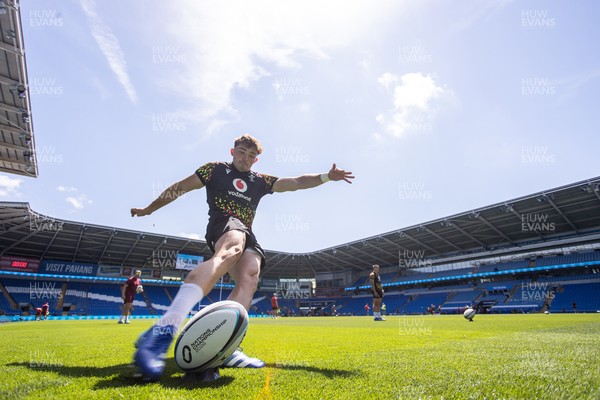 030726 - Wales Rugby Captains Run ahead of their first Nations Championship game against Fiji tomorrow in Cardiff - Dan Edwards during training