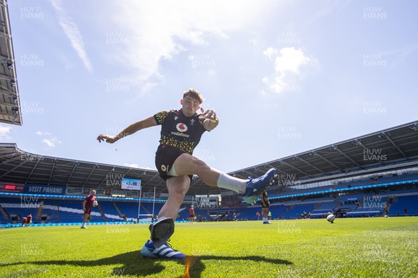 030726 - Wales Rugby Captains Run ahead of their first Nations Championship game against Fiji tomorrow in Cardiff - Dan Edwards during training
