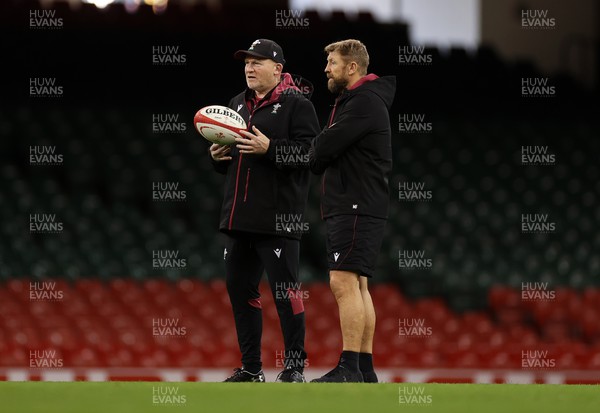 031123 - Wales Rugby Captains Run before their game against the Barbarians tomorrow - Skills Coach Neil Jenkins and Defence Coach Mike Forshaw during training