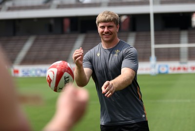 040725 - Wales Rugby Captains Run at Mikuni World Stadium ahead of the game against Japan - Aaron Wainwright