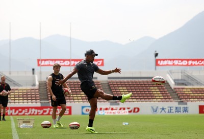 040725 - Wales Rugby Captains Run at Mikuni World Stadium ahead of the game against Japan - Ben Thomas