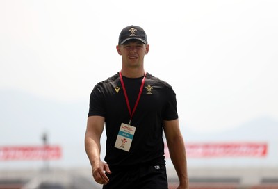 040725 - Wales Rugby Captains Run at Mikuni World Stadium ahead of the game against Japan - Tom Rogers
