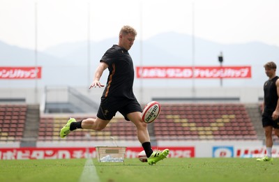 040725 - Wales Rugby Captains Run at Mikuni World Stadium ahead of the game against Japan - Sam Costelow