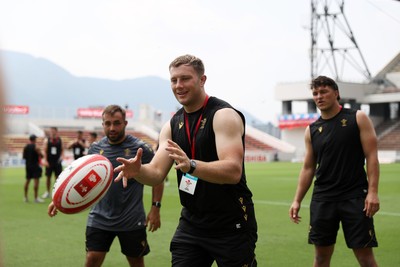 040725 - Wales Rugby Captains Run at Mikuni World Stadium ahead of the game against Japan - Ben Carter