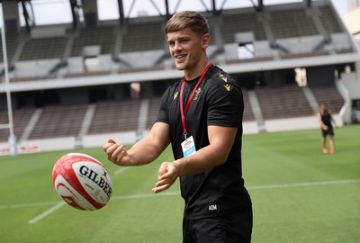 040725 - Wales Rugby Captains Run at Mikuni World Stadium ahead of the game against Japan - Alex Mann