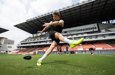 040725 - Wales Rugby Captains Run at Mikuni World Stadium ahead of the game against Japan - Dan Edwards during training