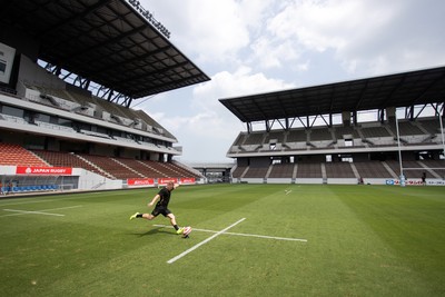 040725 - Wales Rugby Captains Run at Mikuni World Stadium ahead of the game against Japan - Sam Costelow during training