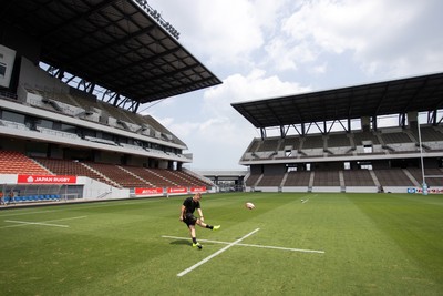 040725 - Wales Rugby Captains Run at Mikuni World Stadium ahead of the game against Japan - Sam Costelow during training
