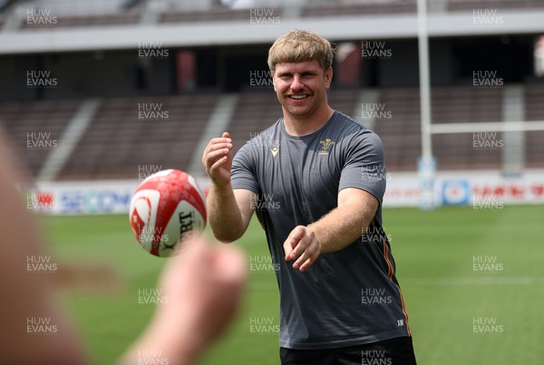 040725 - Wales Rugby Captains Run at Mikuni World Stadium ahead of the game against Japan - Aaron Wainwright