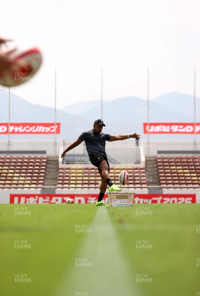 040725 - Wales Rugby Captains Run at Mikuni World Stadium ahead of the game against Japan - Ben Carter