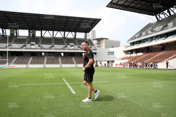 040725 - Wales Rugby Captains Run at Mikuni World Stadium ahead of the game against Japan - Matt Sherratt, Head Coach during training