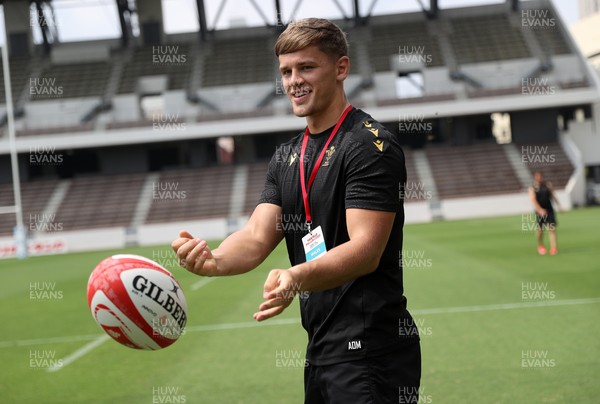 040725 - Wales Rugby Captains Run at Mikuni World Stadium ahead of the game against Japan - Alex Mann