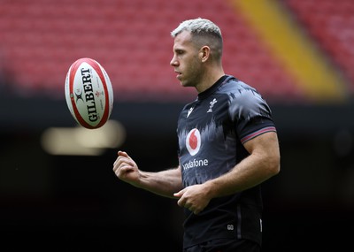 040823 - Wales Captains Run ahead of their first Rugby World Cup warm up game against England - Gareth Davies during training