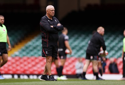 040823 - Wales Captains Run ahead of their first Rugby World Cup warm up game against England - Head Coach Warren Gatland during training